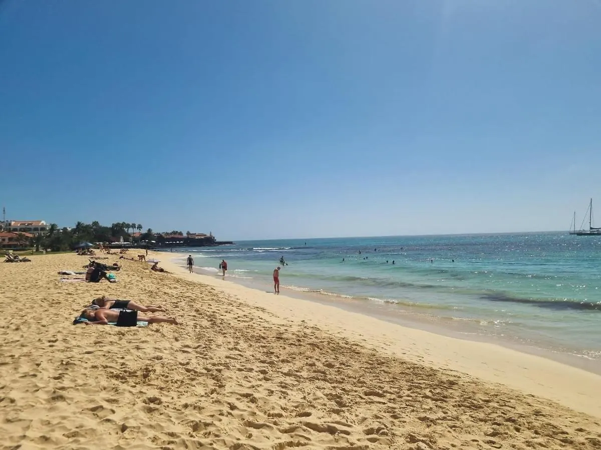 Daisal Apartment: Beachside 2-Bedroom with Balcony Santa Maria