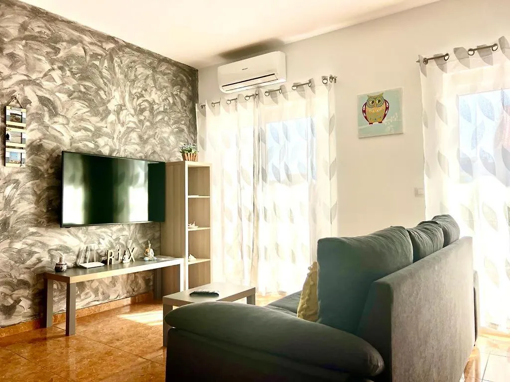 Daisal Apartment: Beachside 2-Bedroom with Balcony Santa Maria Apartment